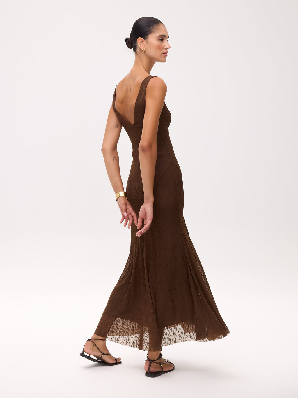 BEATRICE BROWN - Vestido tirantes punto con falda de godets, para invitadas de boda, fiesta y eventos de primvera y verano. MIOH es la marca española de vestidos de fiesta para invitadas de boda más de moda en España